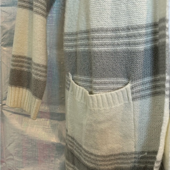 Lane Bryant plus size Open Front Cardigan Sweater.Color:off white and light gray - Picture 6 of 9